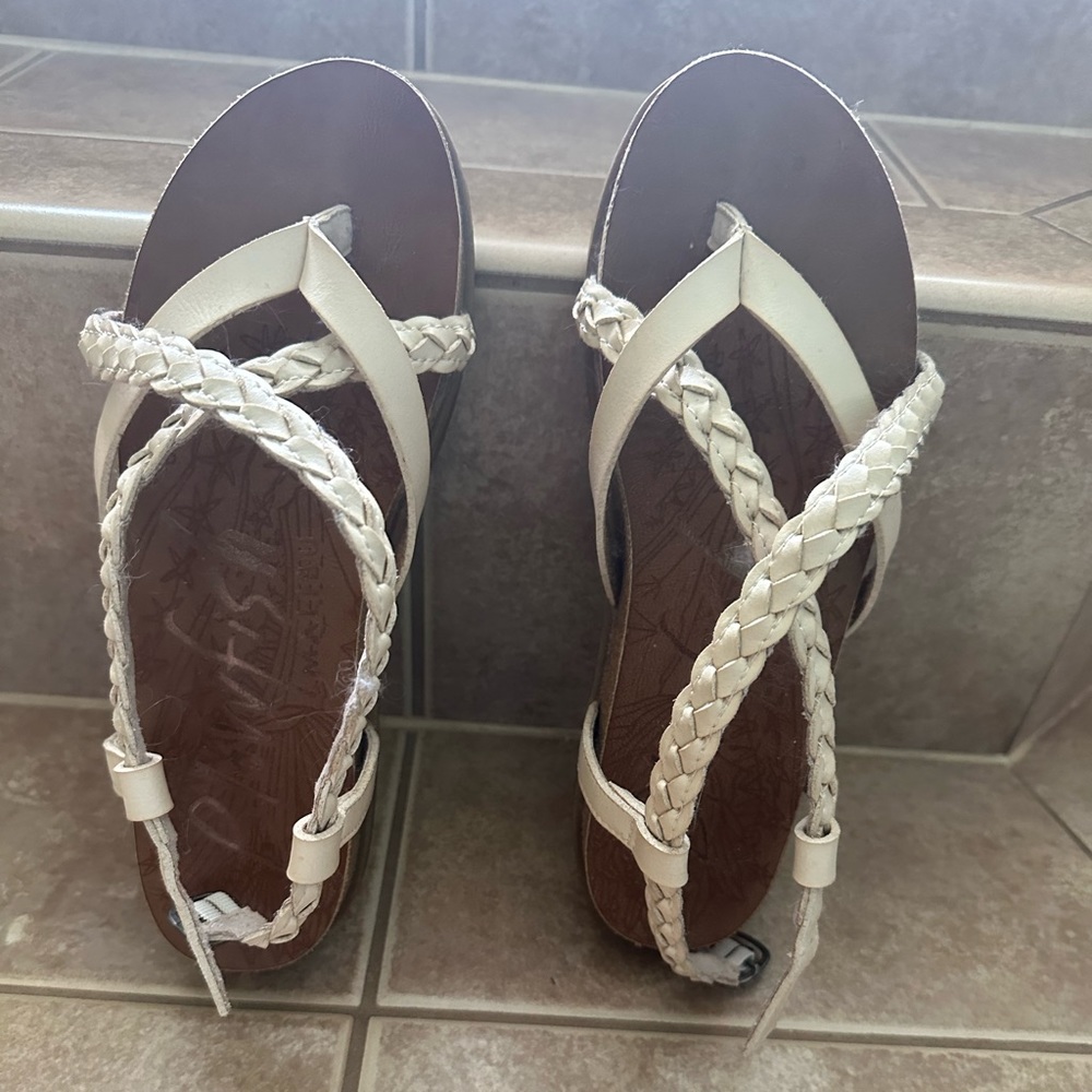 7.5 Blowfish sandals